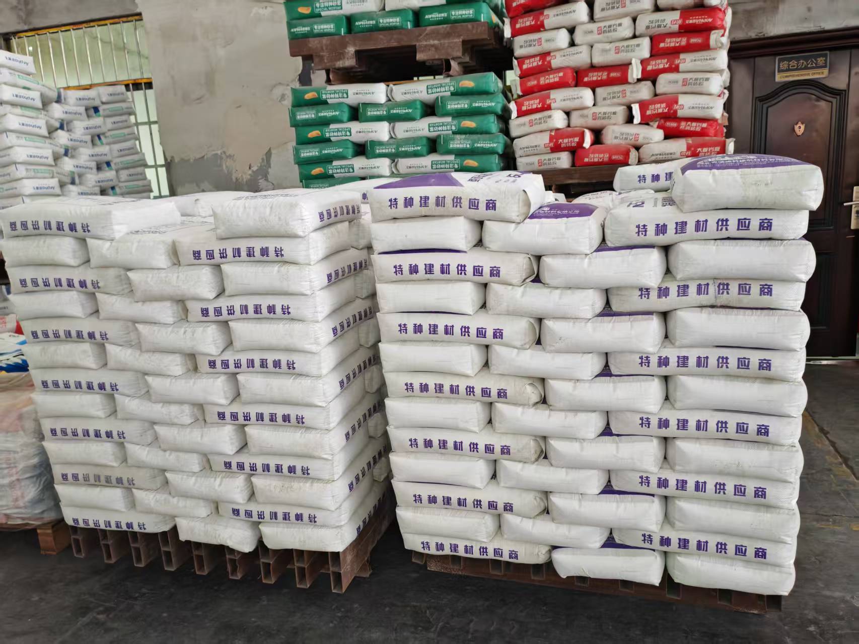 排湖风景区拱顶带模注浆料